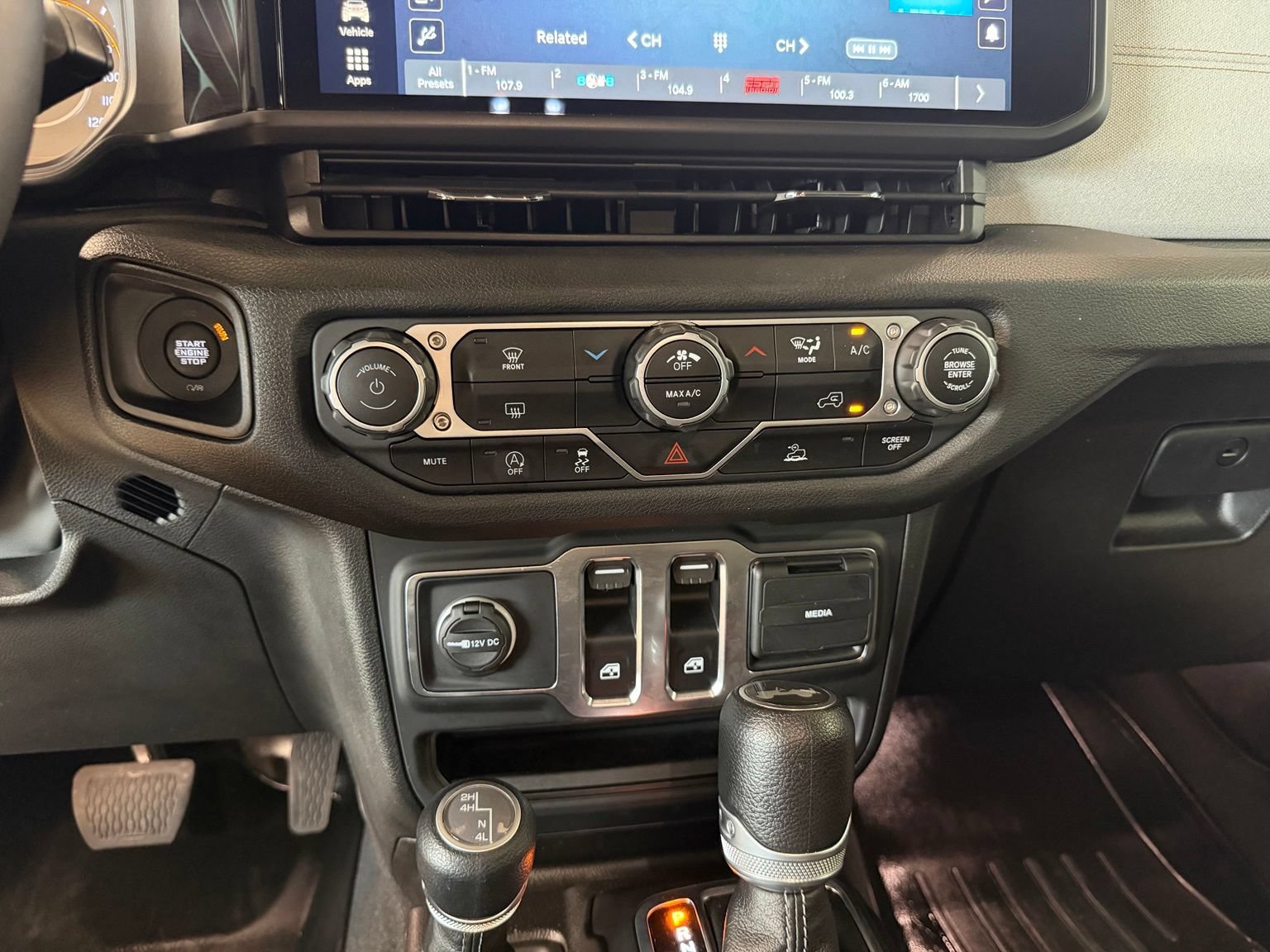 Used 2024 Jeep Wrangler Sport AWD/4WD image 15