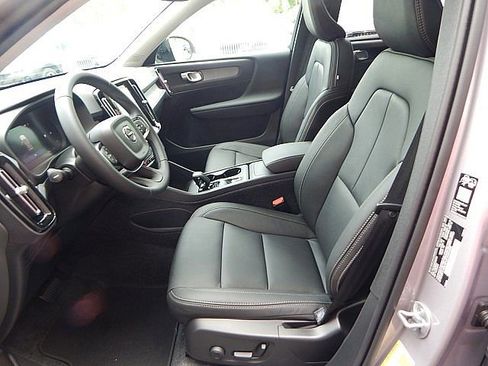 New 2026 Volvo XC40 B5 Core w/ Climate Package image 13