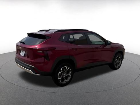 Used 2025 Chevrolet Trax LT w/ LT Convenience Package FWD image 14