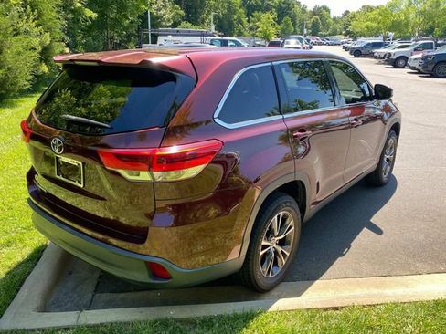 Used 2019 Toyota Highlander LE FWD image 32