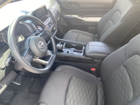 Used 2025 Nissan Pathfinder S FWD image 17