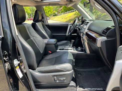 Used 2018 Toyota 4Runner Limited AWD/4WD image 37