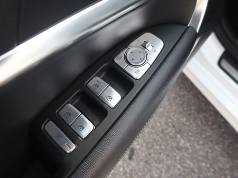 Used 2025 Genesis G70 2.5T RWD image 26