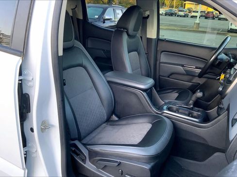 Used 2017 Chevrolet Colorado Z71 AWD/4WD image 9