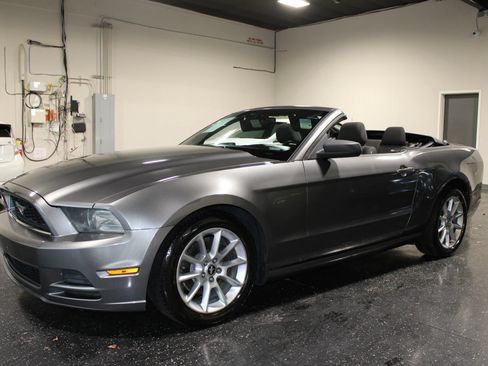 Used 2014 Ford Mustang Convertible RWD image 26