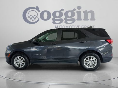 Used 2022 Chevrolet Equinox LS w/ LS Convenience Package AWD/4WD image 2