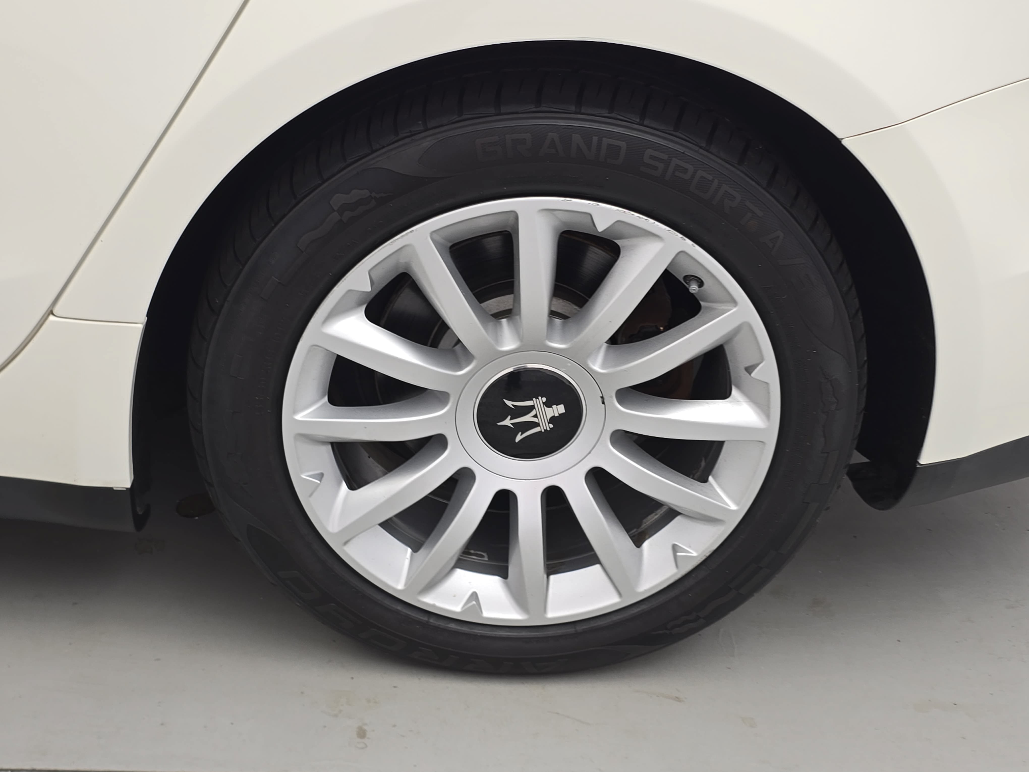 Used 2014 Maserati Ghibli RWD image 33