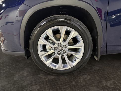 New 2026 Toyota Highlander Limited AWD/4WD image 18