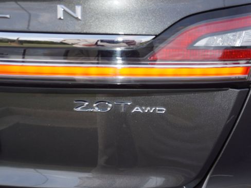 Used 2020 Lincoln Nautilus Reserve image 13