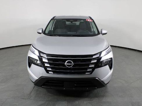 Certified 2025 Nissan Rogue SV image 14