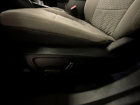 Used 2022 Ford Escape SE w/ SE Sport Appearance Package image 17