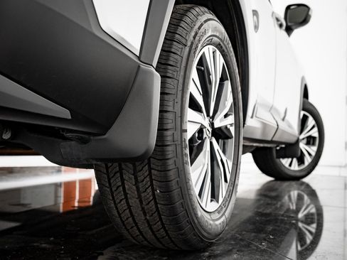 Used 2023 Nissan Rogue SV image 37