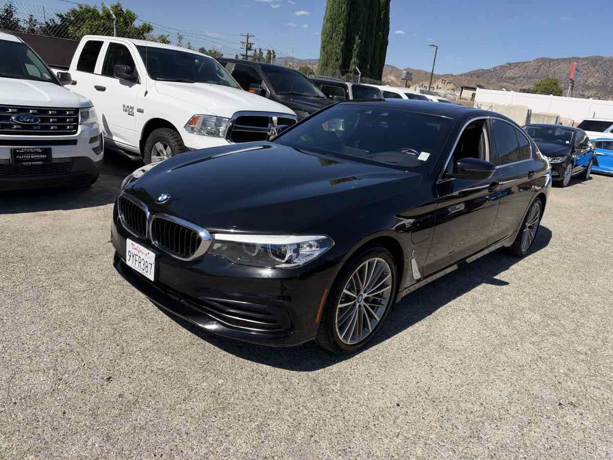 Used 2019 BMW 530e w/ Convenience Package RWD image 3