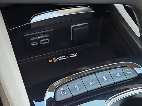 Used 2022 Buick Envision Avenir w/ Technology Package II image 25