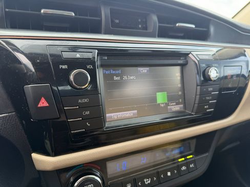Used 2014 Toyota Corolla LE FWD image 16