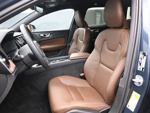 Used 2025 Volvo V60 B5 Cross Country Plus AWD/4WD image 10