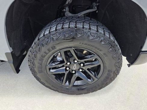 Used 2024 Chevrolet Silverado 1500 LT Trail Boss w/ Convenience Package II AWD/4WD image 16