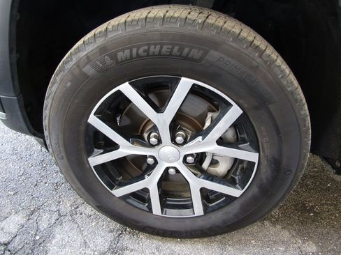 Used 2024 Jeep Grand Cherokee L Limited w/ Luxury Tech Group II image 34