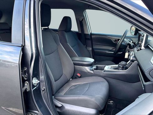 Used 2024 Toyota RAV4 LE image 8