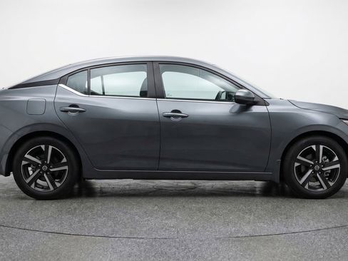 Used 2025 Nissan Sentra SV image 11