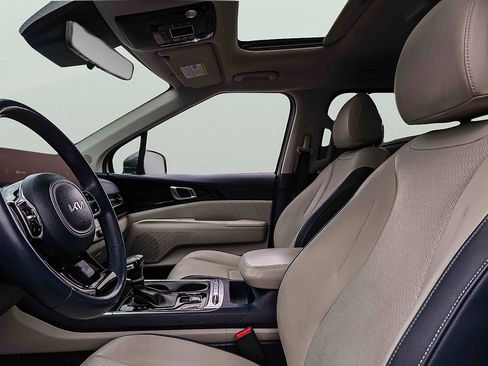 Certified 2025 Kia Carnival SX Prestige FWD image 9