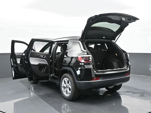 Used 2025 Jeep Compass Latitude image 66