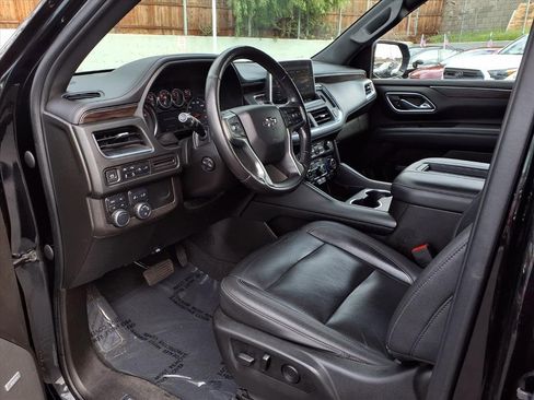 Used 2021 Chevrolet Suburban Z71 w/ Luxury Package image 15