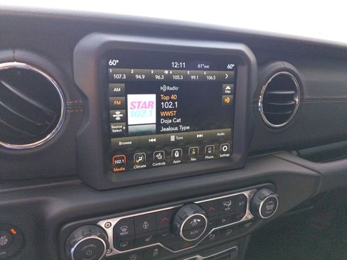 Used 2021 Jeep Wrangler Unlimited Sahara image 29