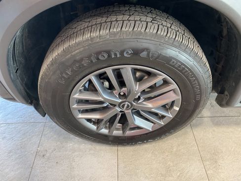 Used 2023 Nissan Rogue S image 9