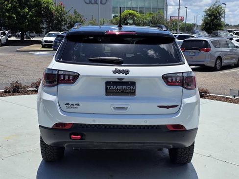 Used 2025 Jeep Compass Trailhawk AWD/4WD image 3