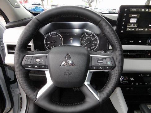 New 2026 Mitsubishi Outlander SE image 31