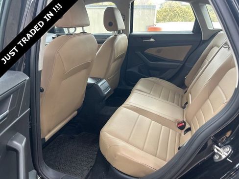 Used 2021 Volkswagen Jetta SEL image 4