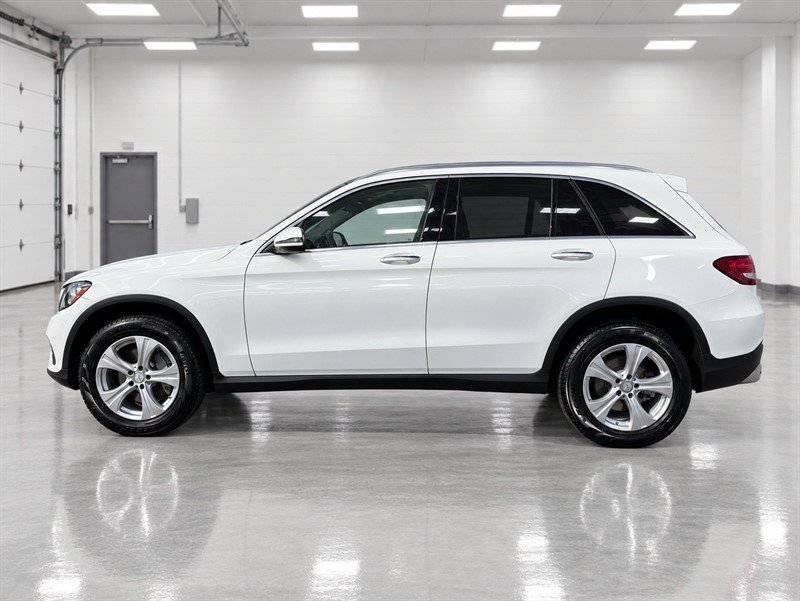 Used 2017 Mercedes-Benz GLC 300 4MATIC image 2