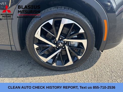 Used 2024 Mitsubishi Outlander 4WD Plug-In Hybrid image 3