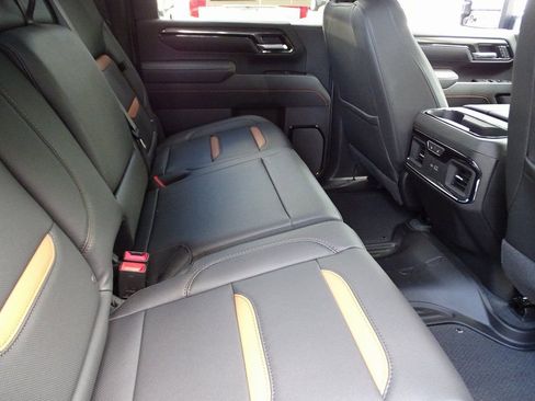 Used 2025 GMC Sierra 2500 AT4 w/ AT4 Premium Plus Package image 10