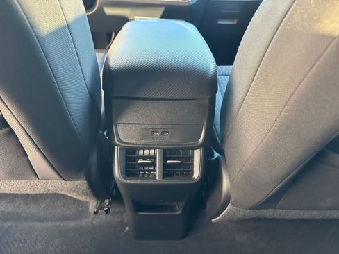 Used 2025 Chevrolet Equinox LT image 24