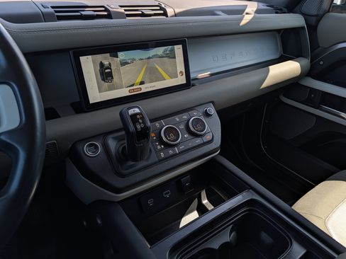 Used 2021 Land Rover Defender 110 SE AWD/4WD image 31