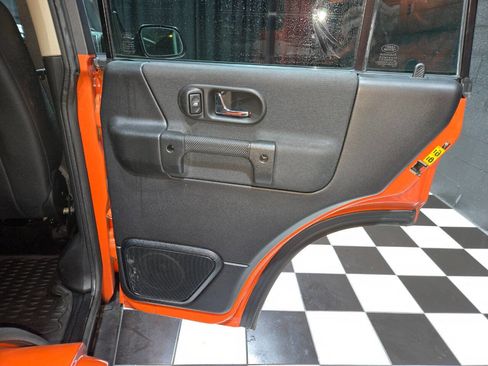 Used 2004 Land Rover Discovery S image 75