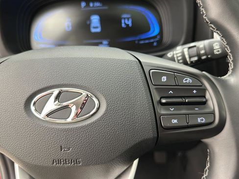Used 2025 Hyundai Venue SEL FWD image 19
