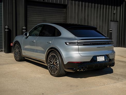 Used 2026 Porsche Cayenne GTS image 3