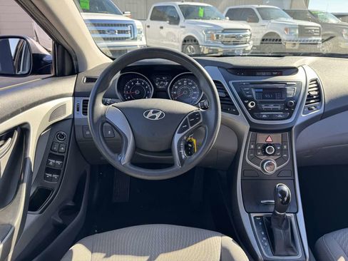 Used 2014 Hyundai Elantra SE image 23