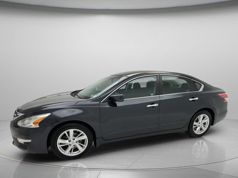Used 2015 Nissan Altima 2.5 SV FWD image 6