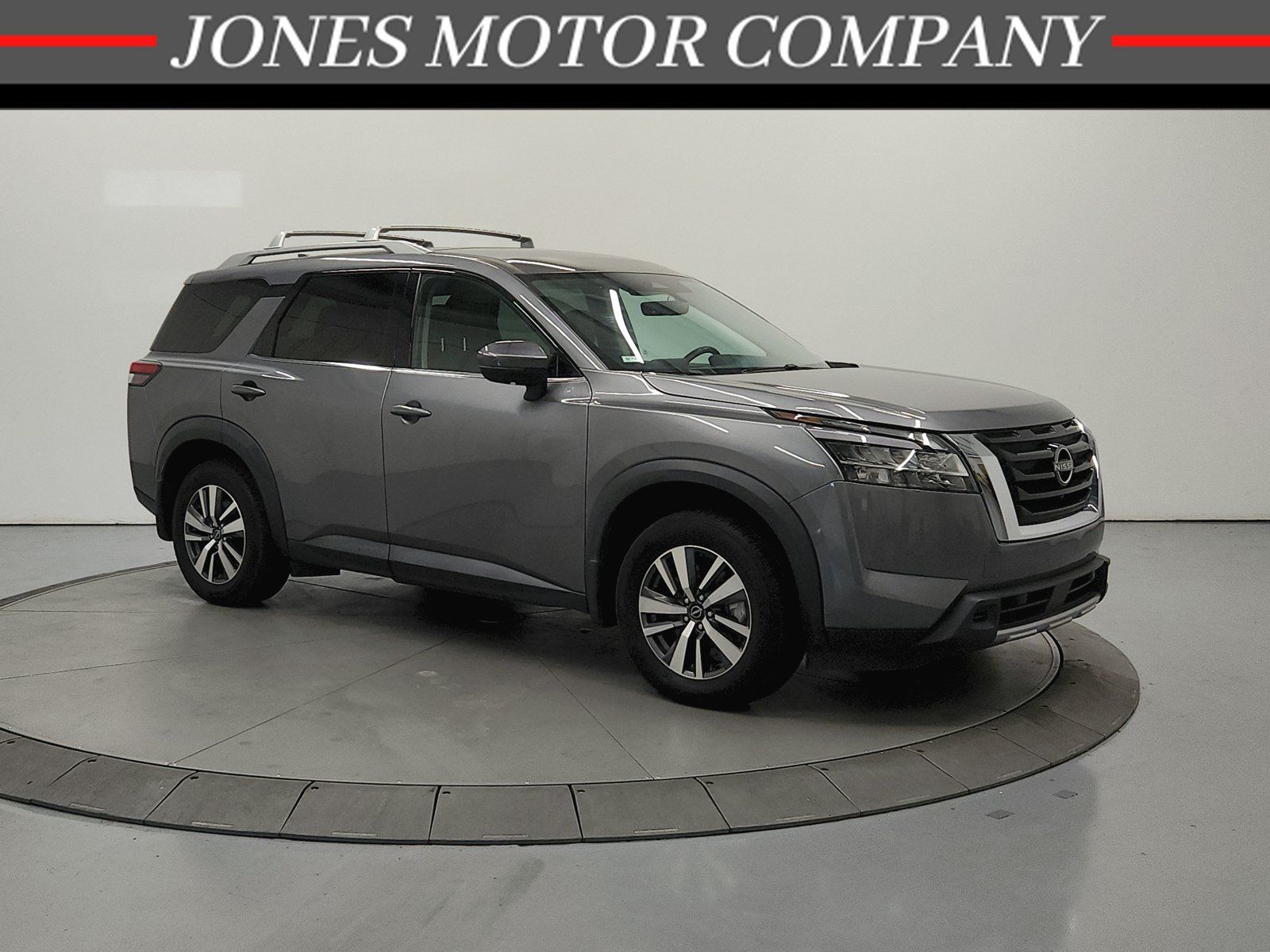 Used 2024 Nissan Pathfinder SL FWD image 1