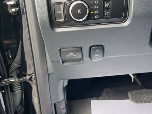 Used 2024 Ford F250 Platinum image 12