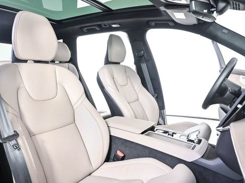 Certified 2025 Volvo XC90 T8 Ultra AWD/4WD image 26