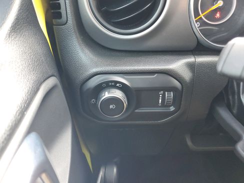 Used 2023 Jeep Wrangler Sport image 23