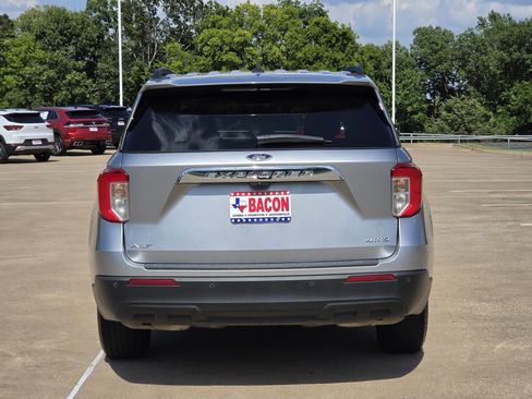 Used 2024 Ford Explorer XLT AWD/4WD image 5