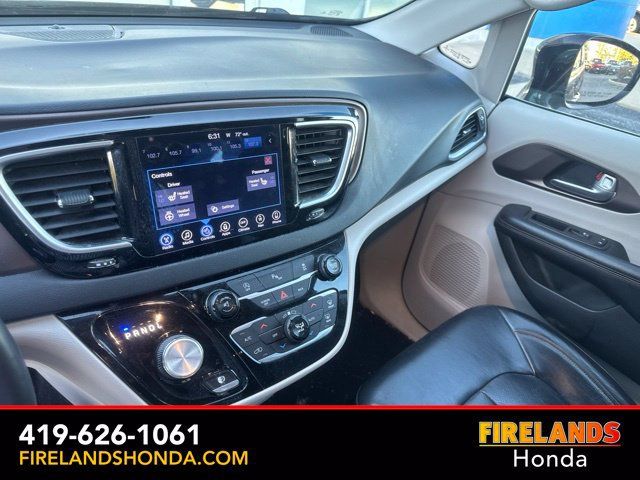 Used 2017 Chrysler Pacifica Touring-L Plus w/ Tire & Wheel Group FWD image 19