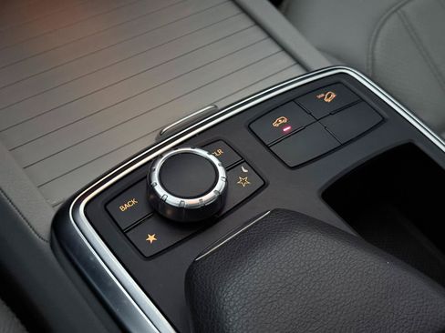 Used 2015 Mercedes-Benz GL 450 4MATIC image 39