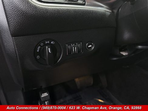 Used 2015 Dodge Challenger SXT RWD image 17